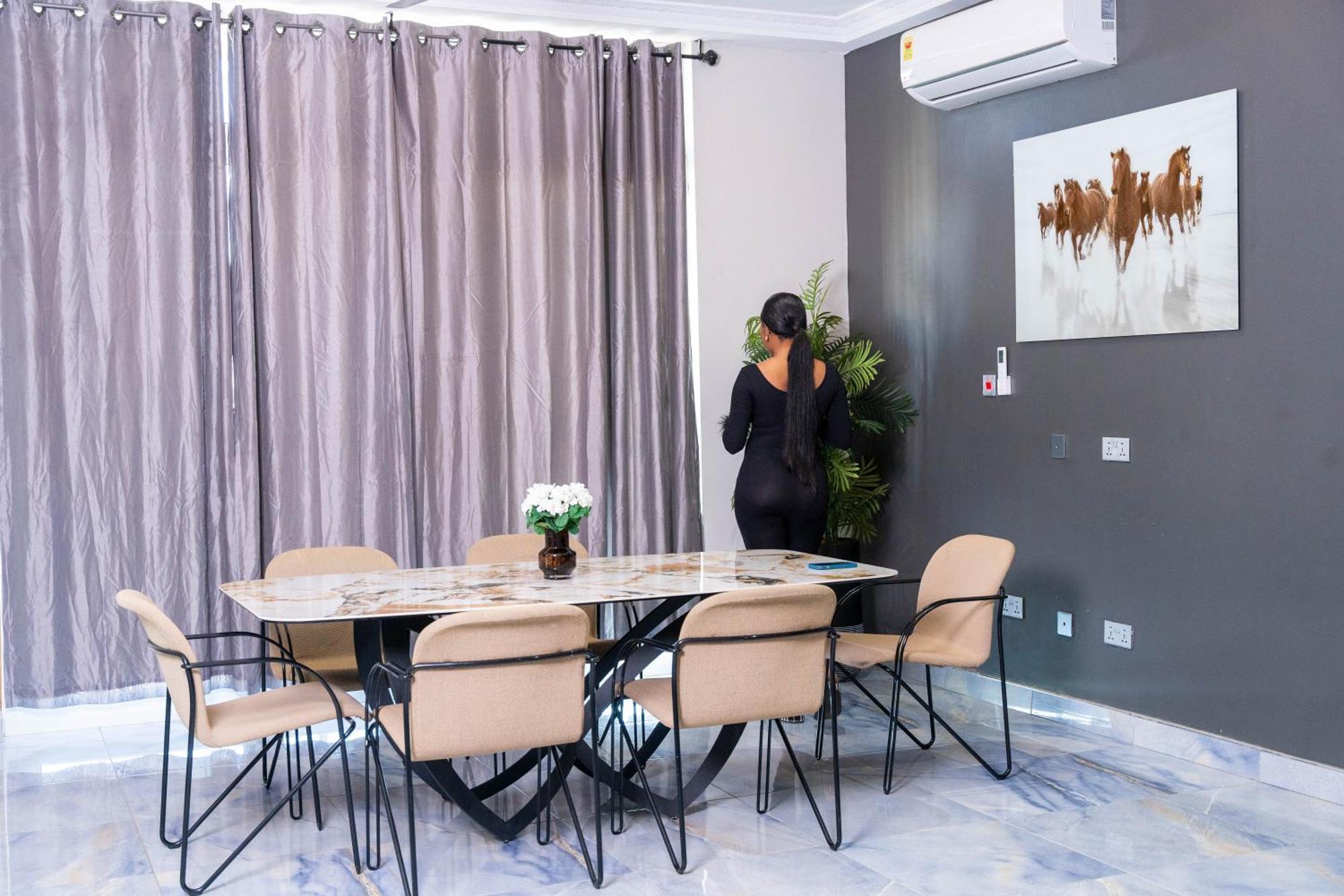 Adonai Luxe Apartment Tema Bagian luar foto