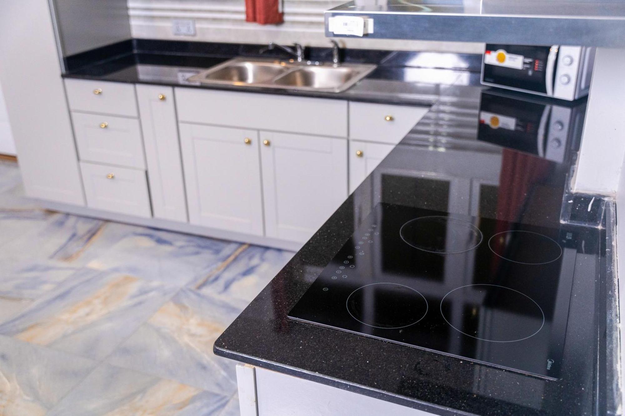 Adonai Luxe Apartment Tema Bagian luar foto
