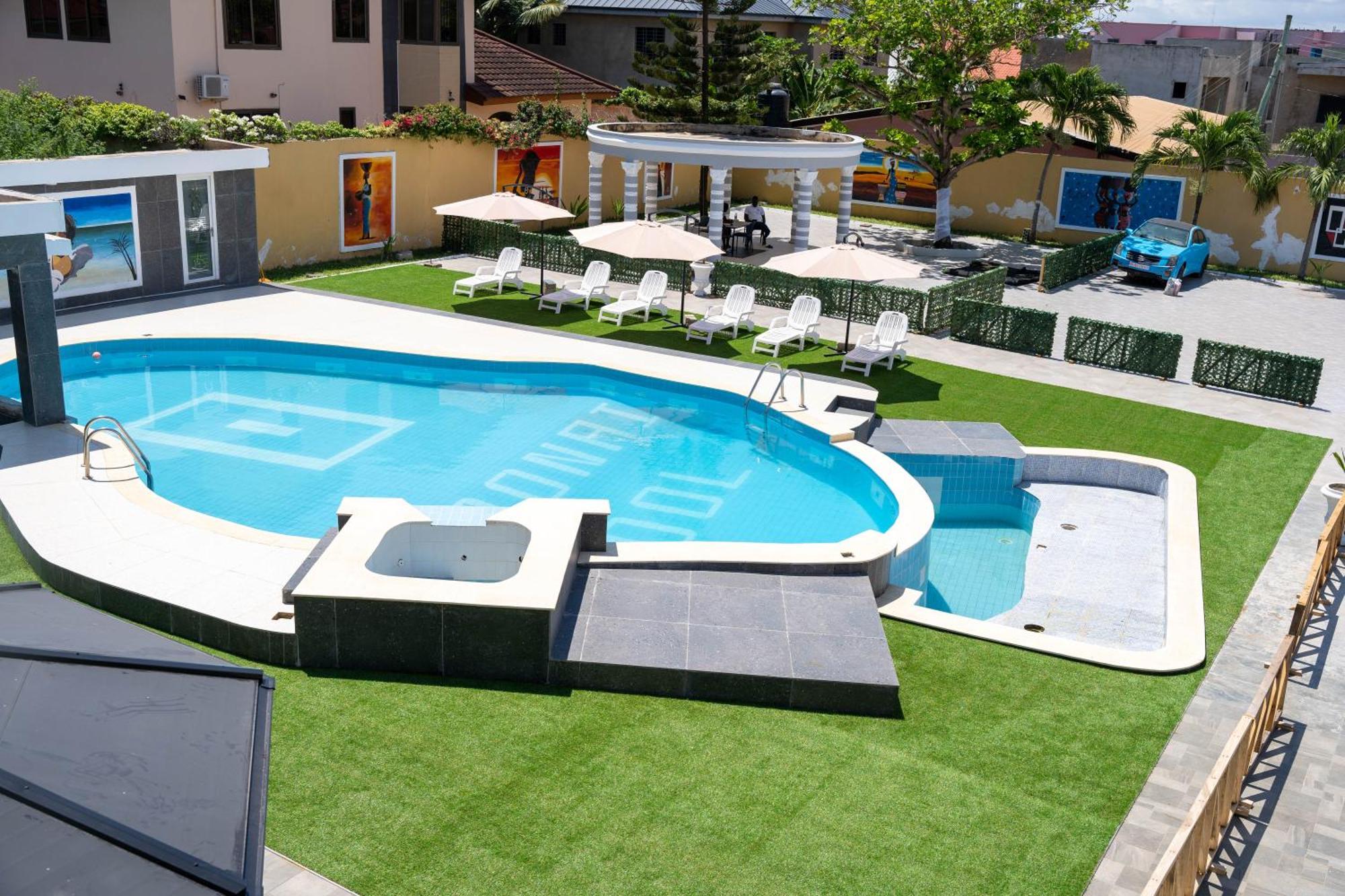Adonai Luxe Apartment Tema Bagian luar foto